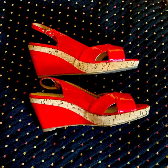 Barely worn Apostrophe cork and patent leather spring/summer wedge Size 6 - Picture 4 of 7